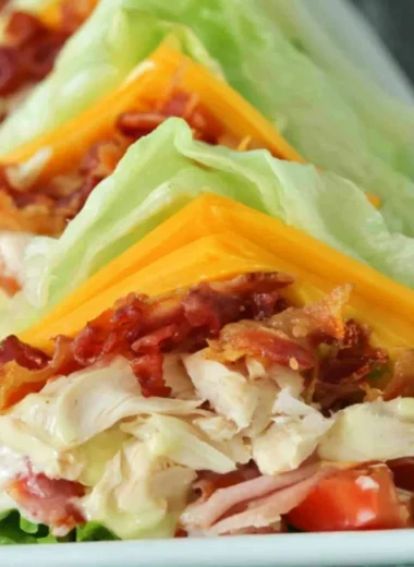 Delicious Keto Chicken Sandwich with low-carb ingredients